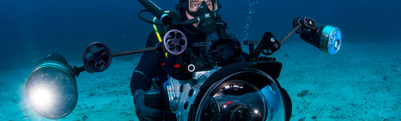 Mauricio Handler filming underwater