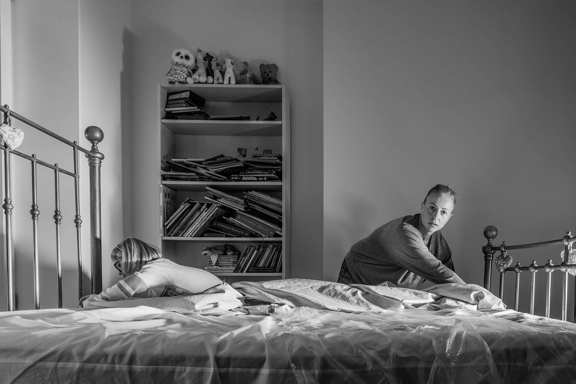 Anna Grevenitis and her daughter making the bed