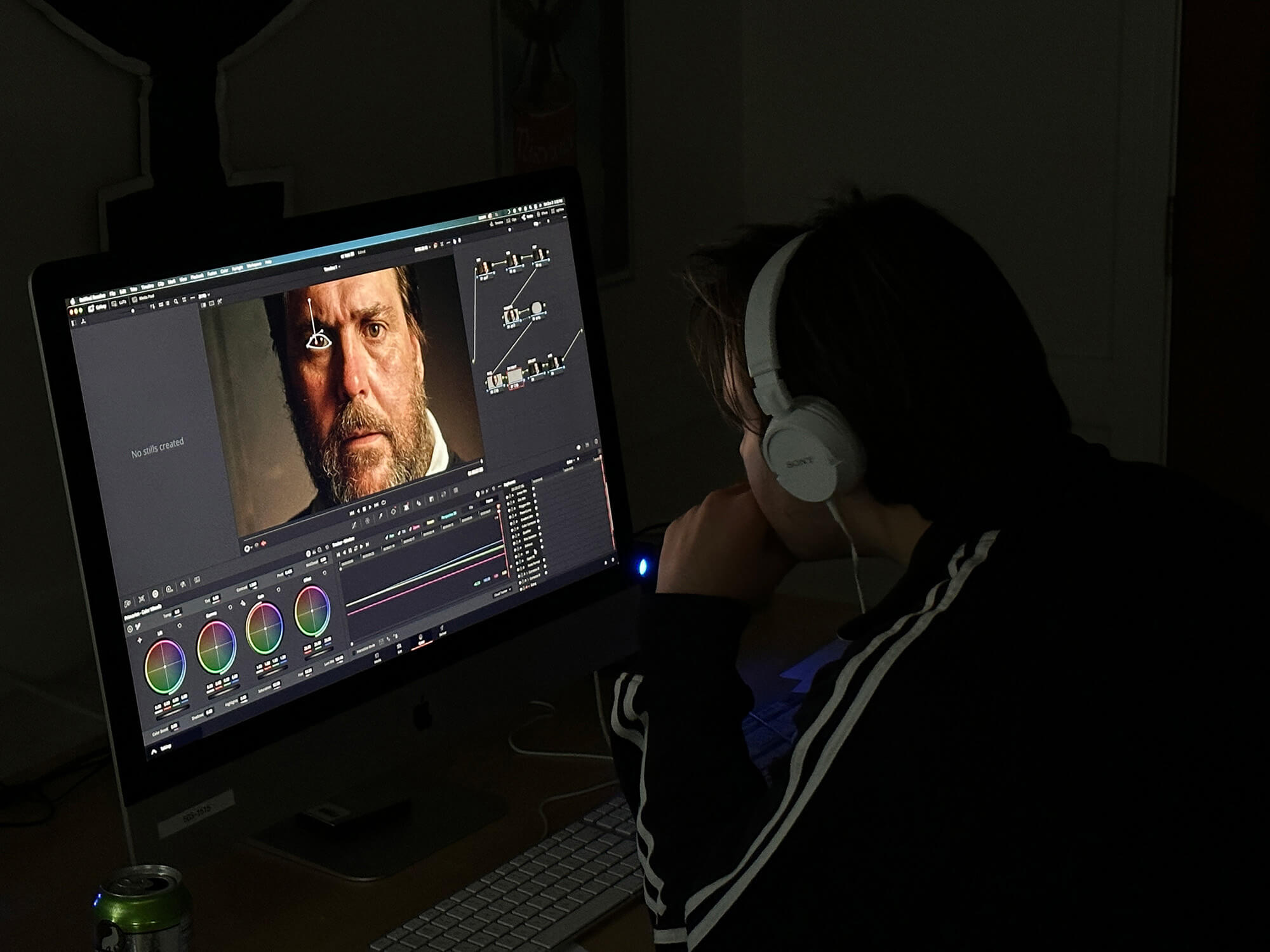 Student learning DaVinci Resolve online in real time