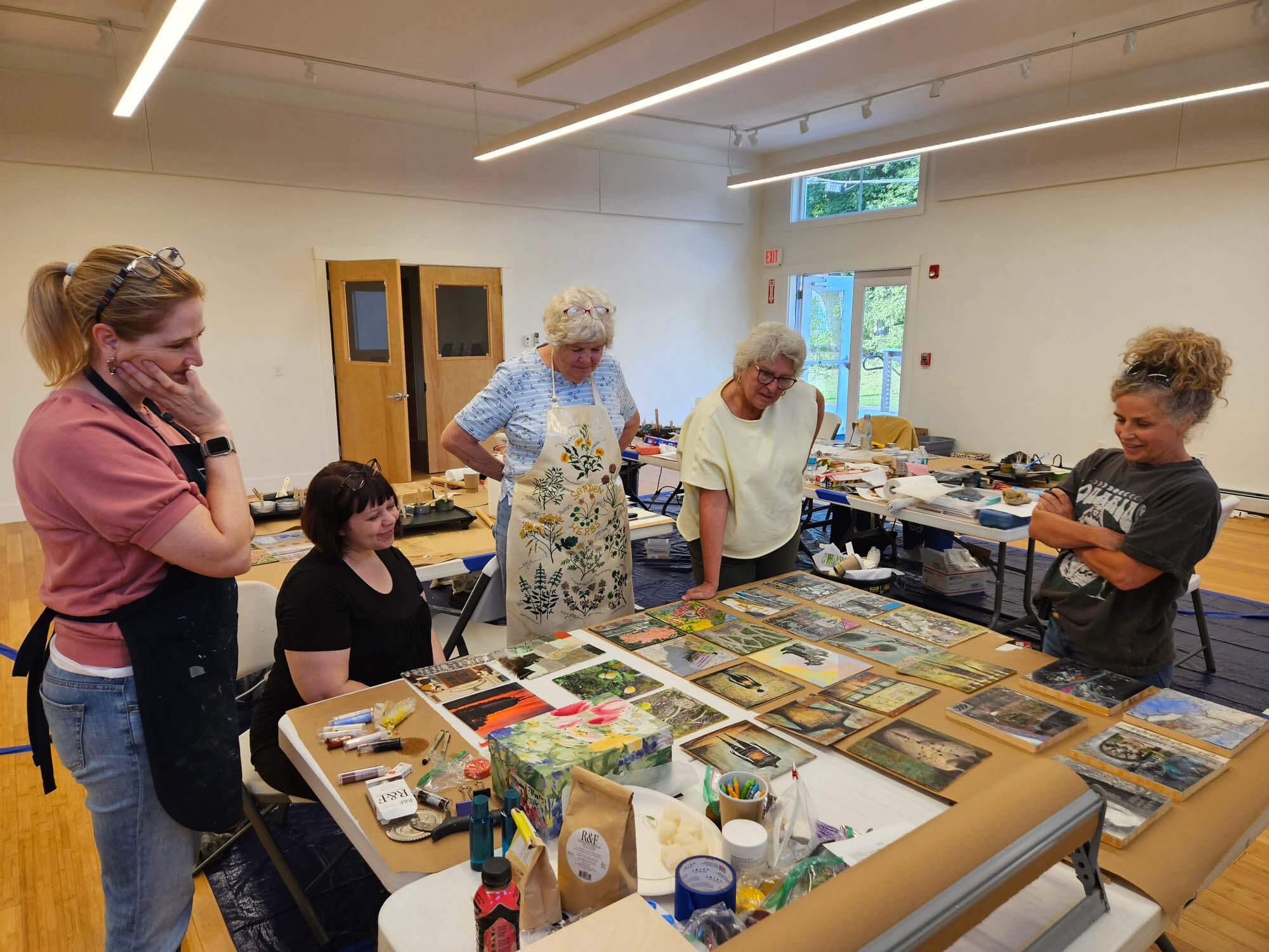 Encaustic Painting with Photographic Imagery with Diane Bowie Zaitlin - Workshop Image 3