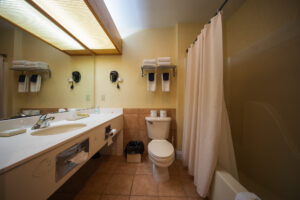 Maine Media Campus Residence - Private room bathroom